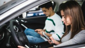 Explaining the dangers of distracted driving